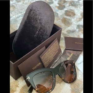 Tom Ford Julie Sunglasses in Black/Havana